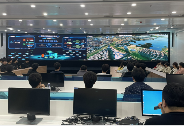 數(shù)計(jì)學(xué)院組織2023級(jí)學(xué)生開(kāi)展信息系統(tǒng)運(yùn)行維護(hù)服務(wù)認(rèn)知實(shí)習(xí)活動(dòng)